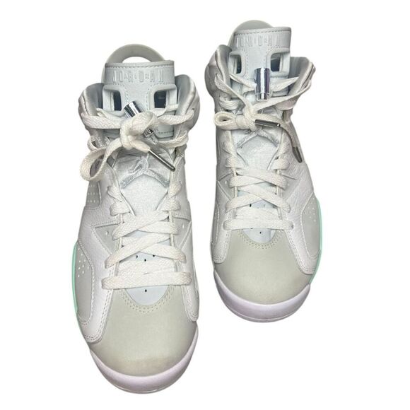 Nike Air Jordan Women’s Size 6 Retro 6 Mint Foam Sneakers High Top Shoes - Picture 3 of 9